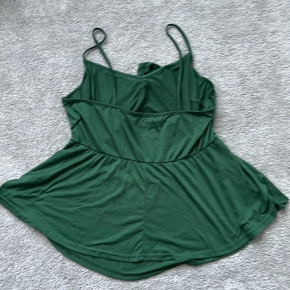 Green Cut Out Flowy Top from Shein - Picture 5 of 5